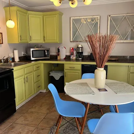 Cute 2 Bedroom Near Lsu